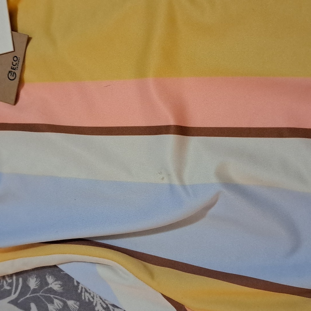 NWT BILLABONG SUIT SIZE SMALL - Picture 3 of 3